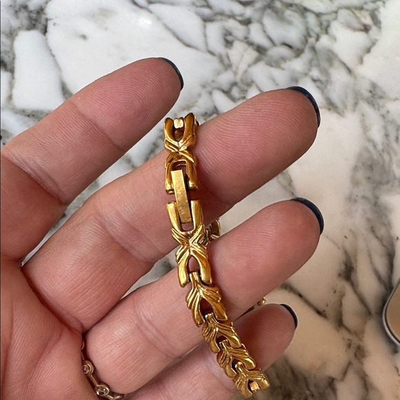 Lucien Barret Quartz Gold Women's Watch w/ Diamond & Mother of Pearl Face - Picture 9 of 12